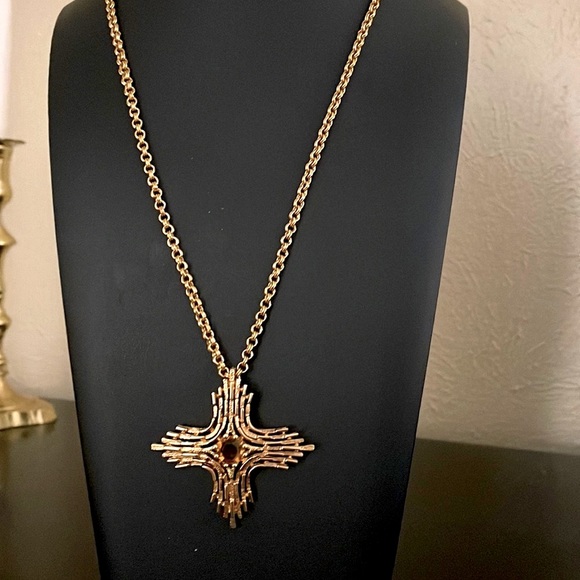 SARAH COVENTRY Vintage 1970s Gold Tone Omega Cross Pendant. - Picture 9 of 13
